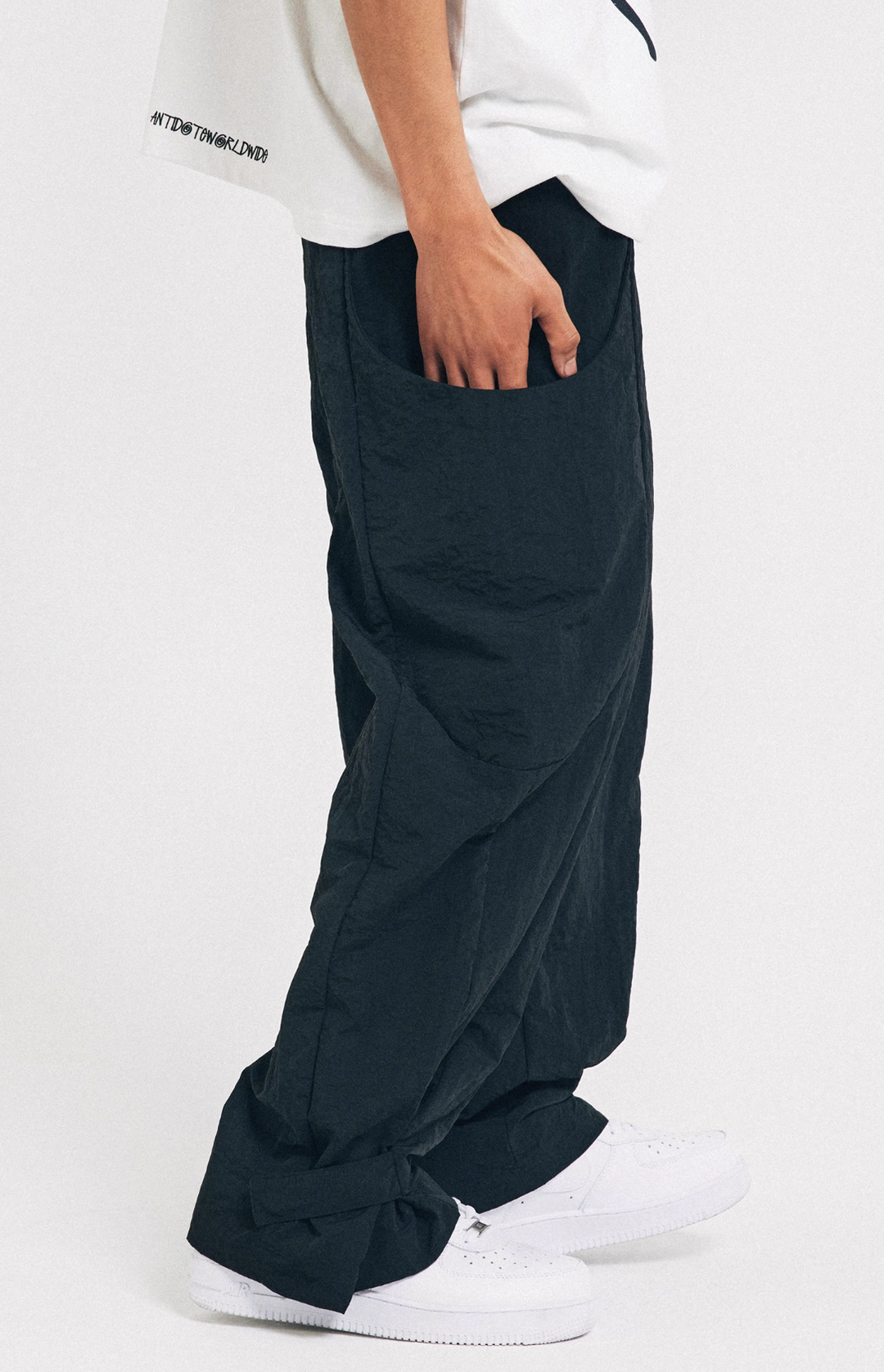 ANTIDOTE Large Pockets Pants