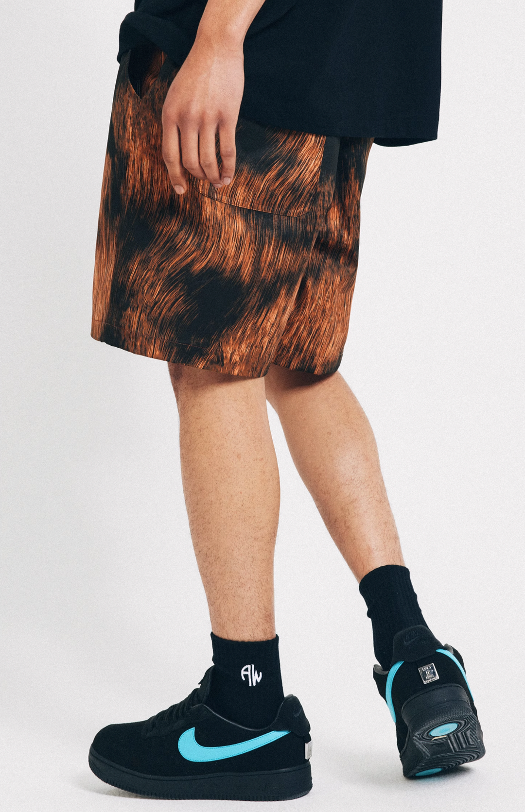 ANTIDOTE Woodgrain Print Shorts