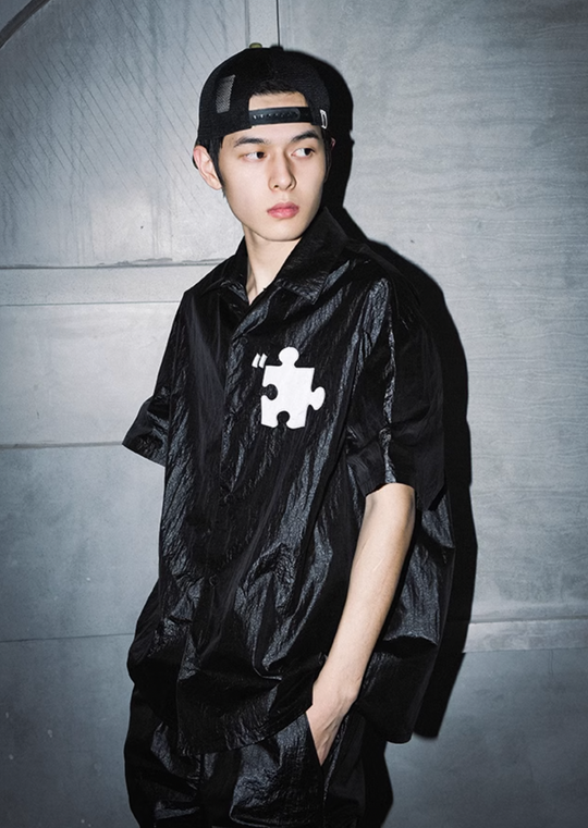 YADcrew Plastic Pattern Fabric Short Sleeved Shirt