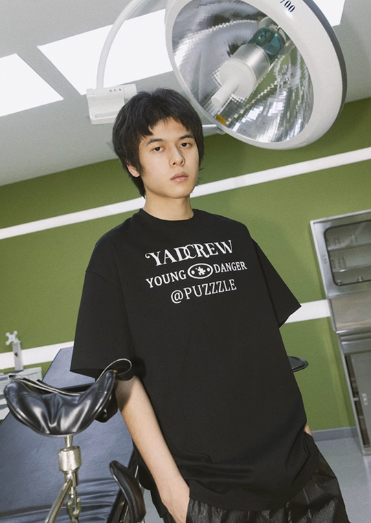 YADcrew Puzzle T 3D Baroque Foam Print Tee