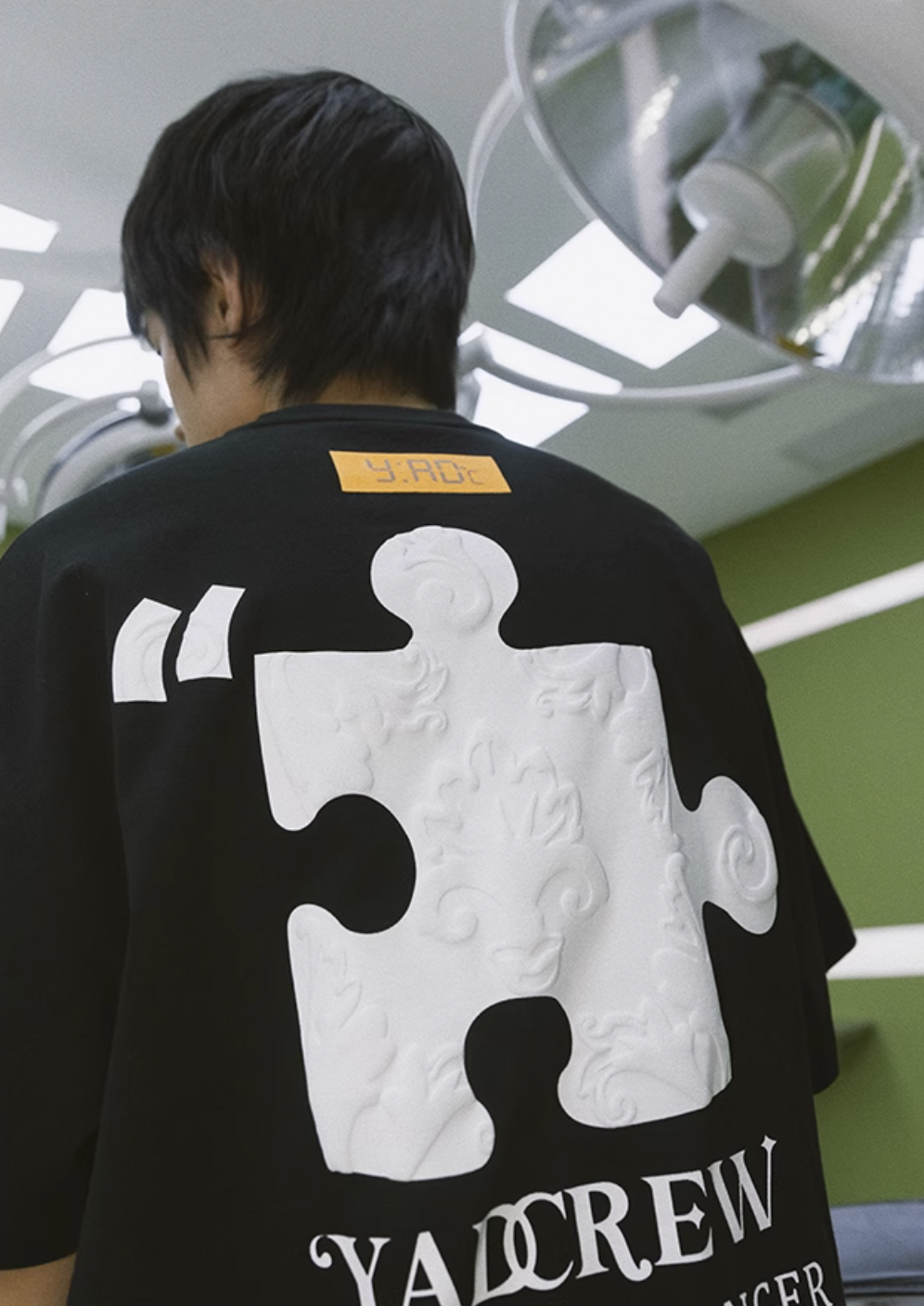 YADcrew Puzzle T 3D Baroque Foam Print Tee