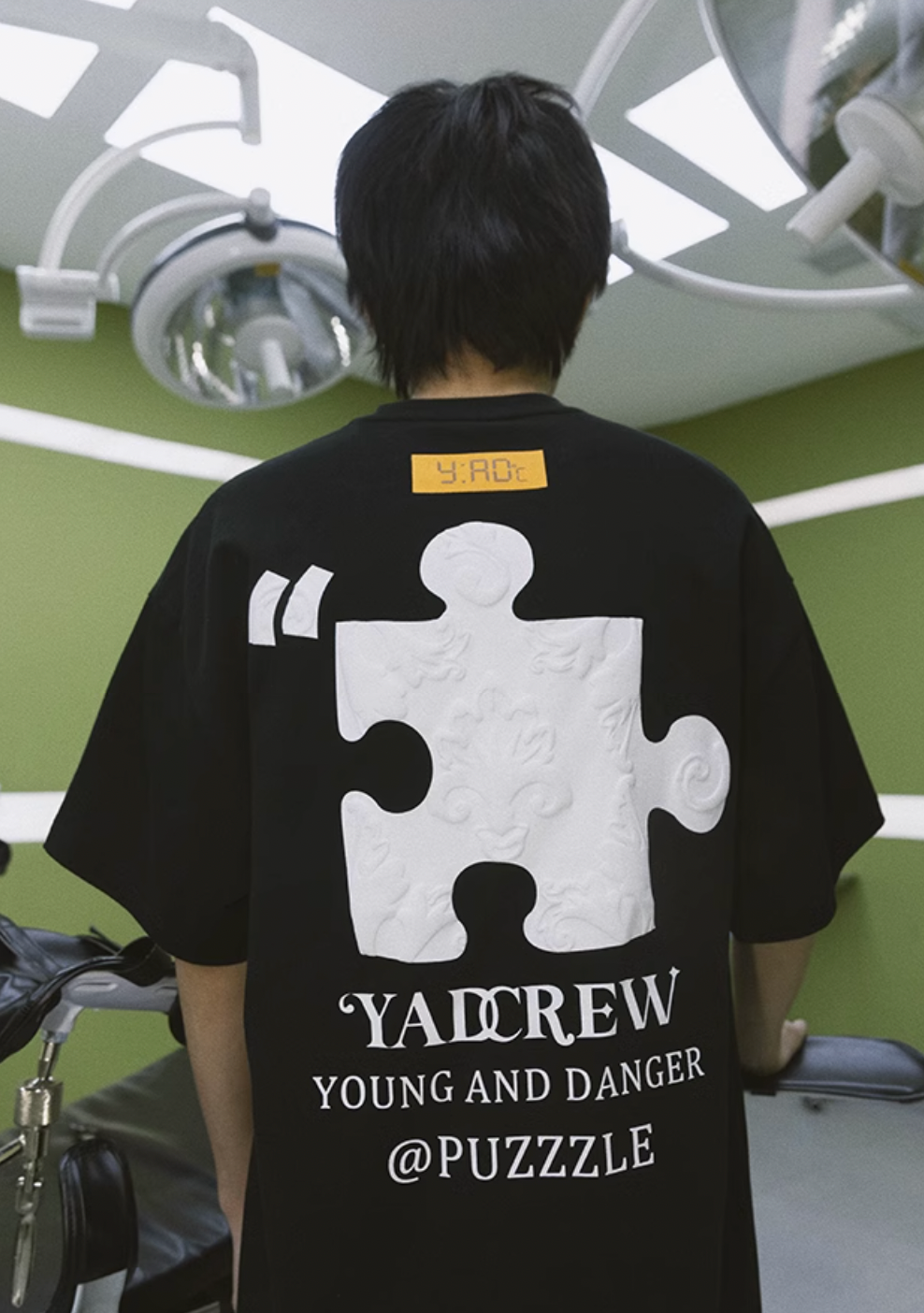 YADcrew Puzzle T 3D Baroque Foam Print Tee