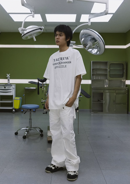 YADcrew Puzzle T 3D Baroque Foam Print Tee