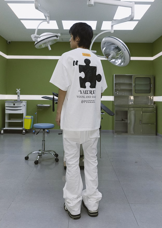 YADcrew Puzzle T 3D Baroque Foam Print Tee