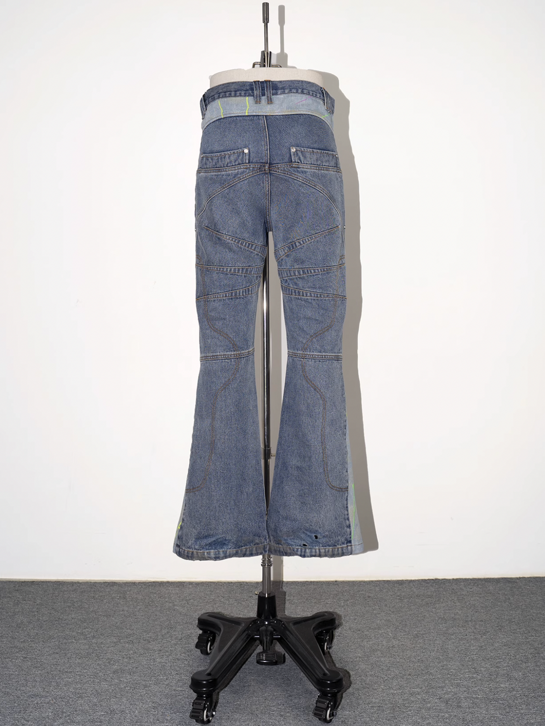 EVILKNIGHT(EK) Tailored Stitching Embroidery Flared Denim Pants