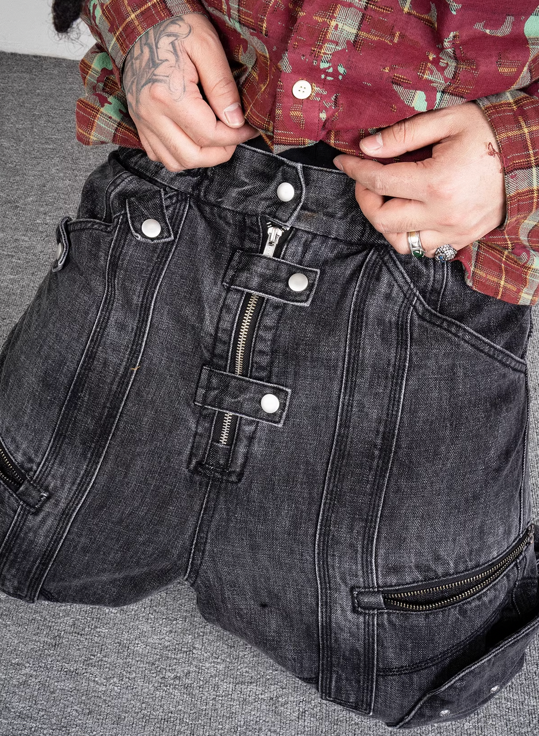 EVILKNIGHT(EK) Washed Round Zipper Multi Pocket Denim Pants