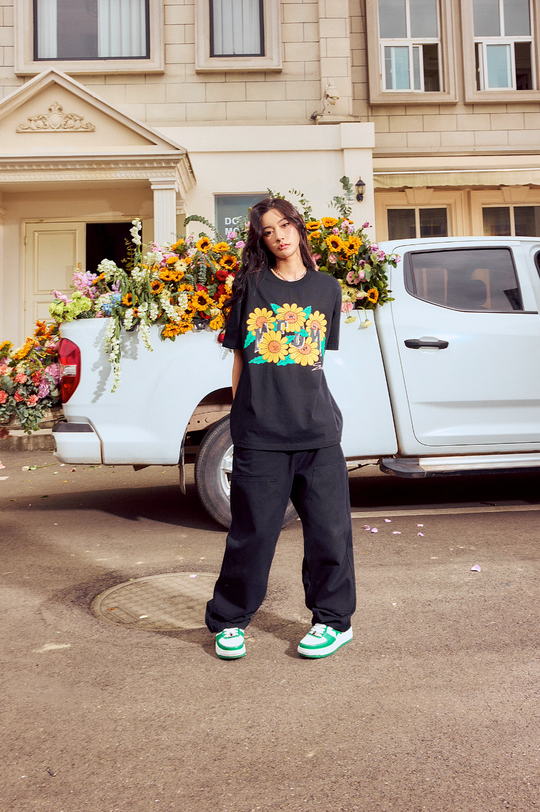 MEDM Sunflower Turtle Print Tee