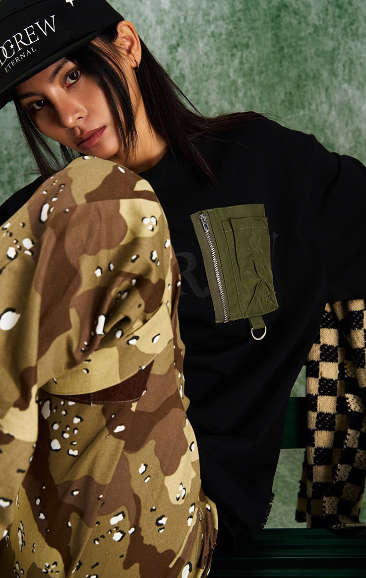 YADcrew Functional Pockets Tee