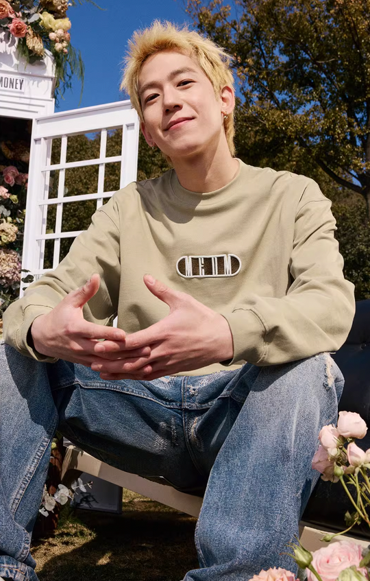 MEDM Basic Capsule Logo Letters Long Sleeved Tee