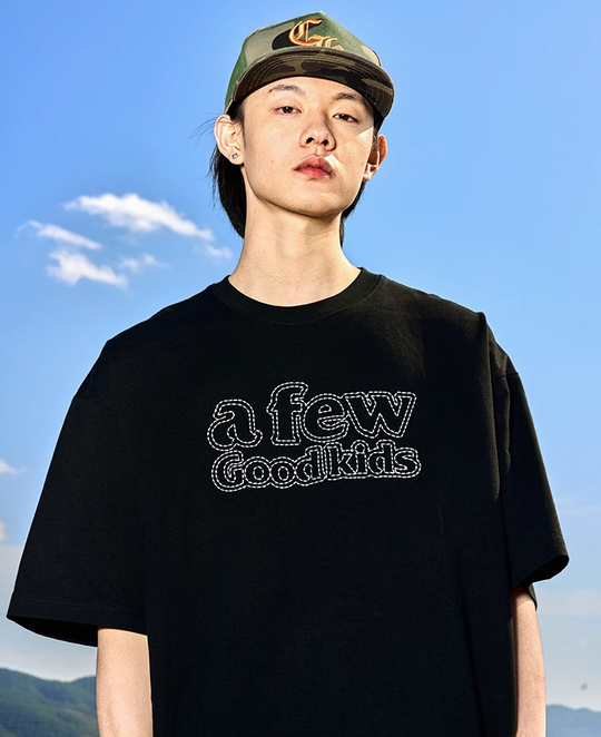 AFGK Ring Dotted Line Embroidery Tee