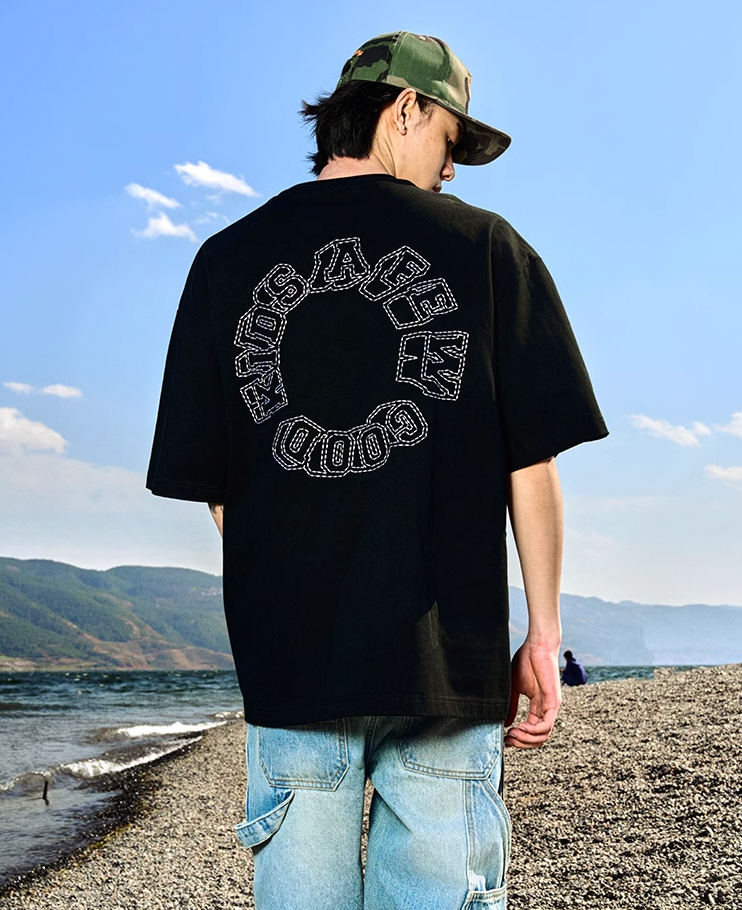 AFGK Ring Dotted Line Embroidery Tee