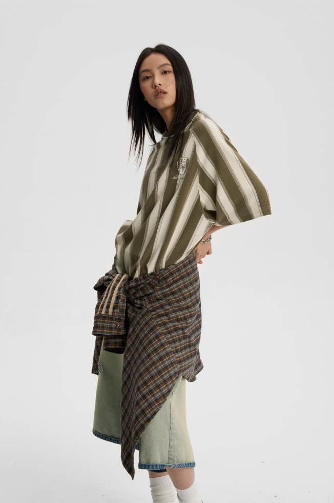 JHYQ Contrast Striped Neck Beaded Tee