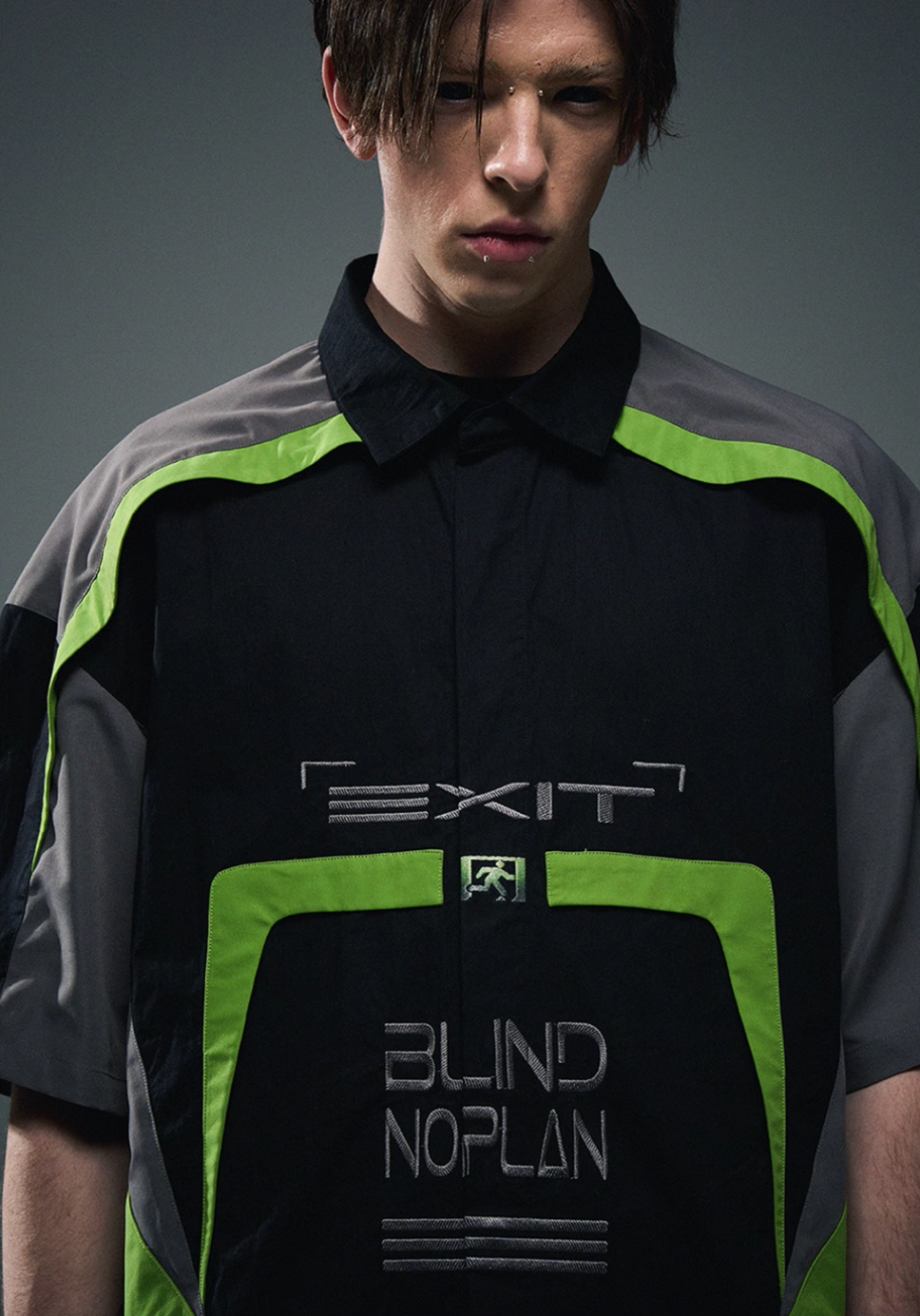 BLIND NO PLAN Colorblocked Racing Heavy Embroidery Short Sleeve Shirt | Face 3 Face