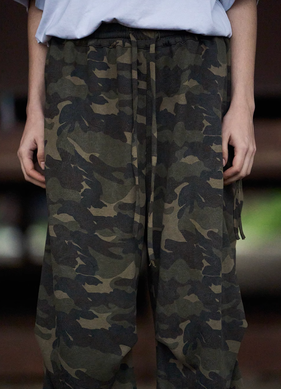 BLIND NO PLAN 3D Pinch Pleated Silhouette Zipper Camouflage Sweatpants | Face 3 Face