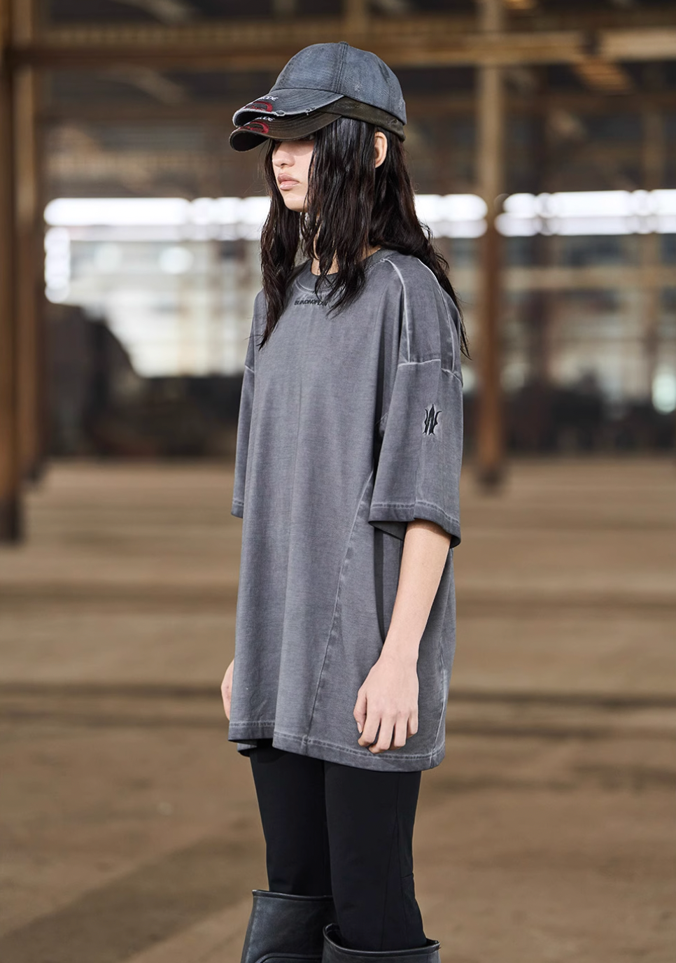 BLIND NO PLAN Loose & Slim Washed Distressed Basic Embroidered Tee | Face 3 Face