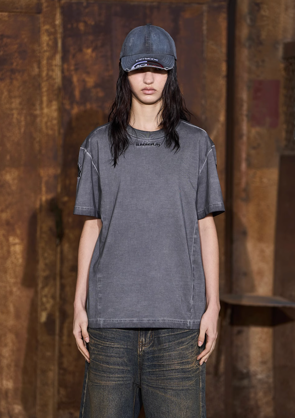 BLIND NO PLAN Loose & Slim Washed Distressed Basic Embroidered Tee | Face 3 Face