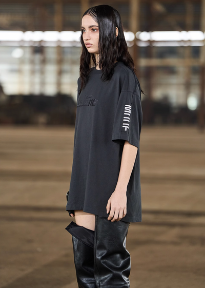 BLIND NO PLAN EXIT MODE Contrasting Color Embroidered Tee | Face 3 Face