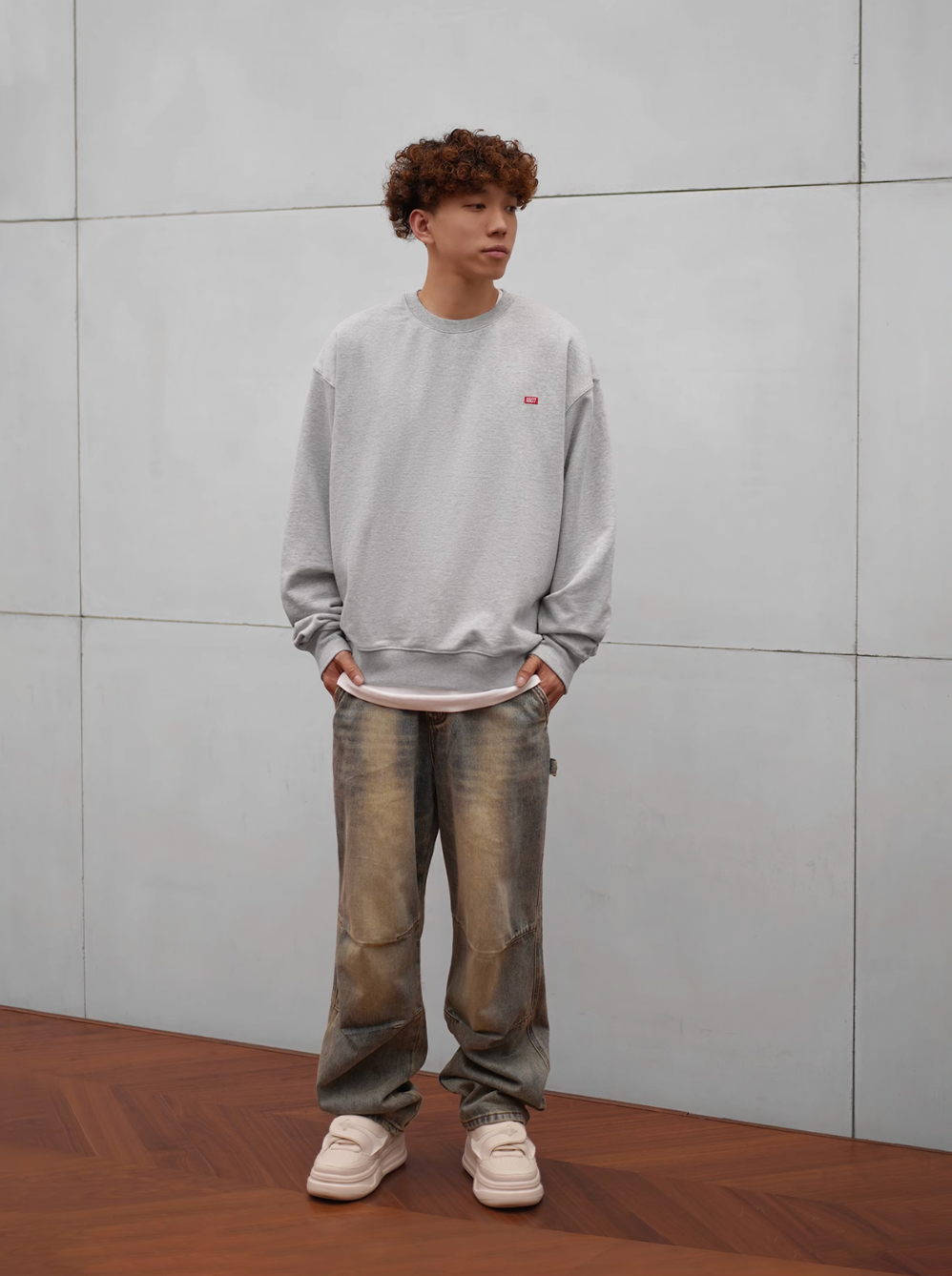 1807 One Point Box Logo Embroidery Sweatshirt | Face 3 Face