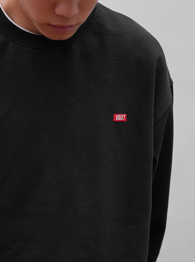 1807 One Point Box Logo Embroidery Sweatshirt | Face 3 Face