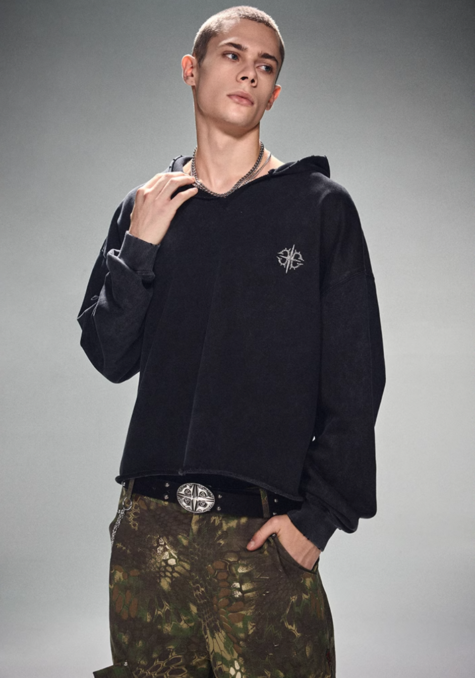 DICETINY Metal Wire Logo Cut Off Hoodie | Face 3 Face