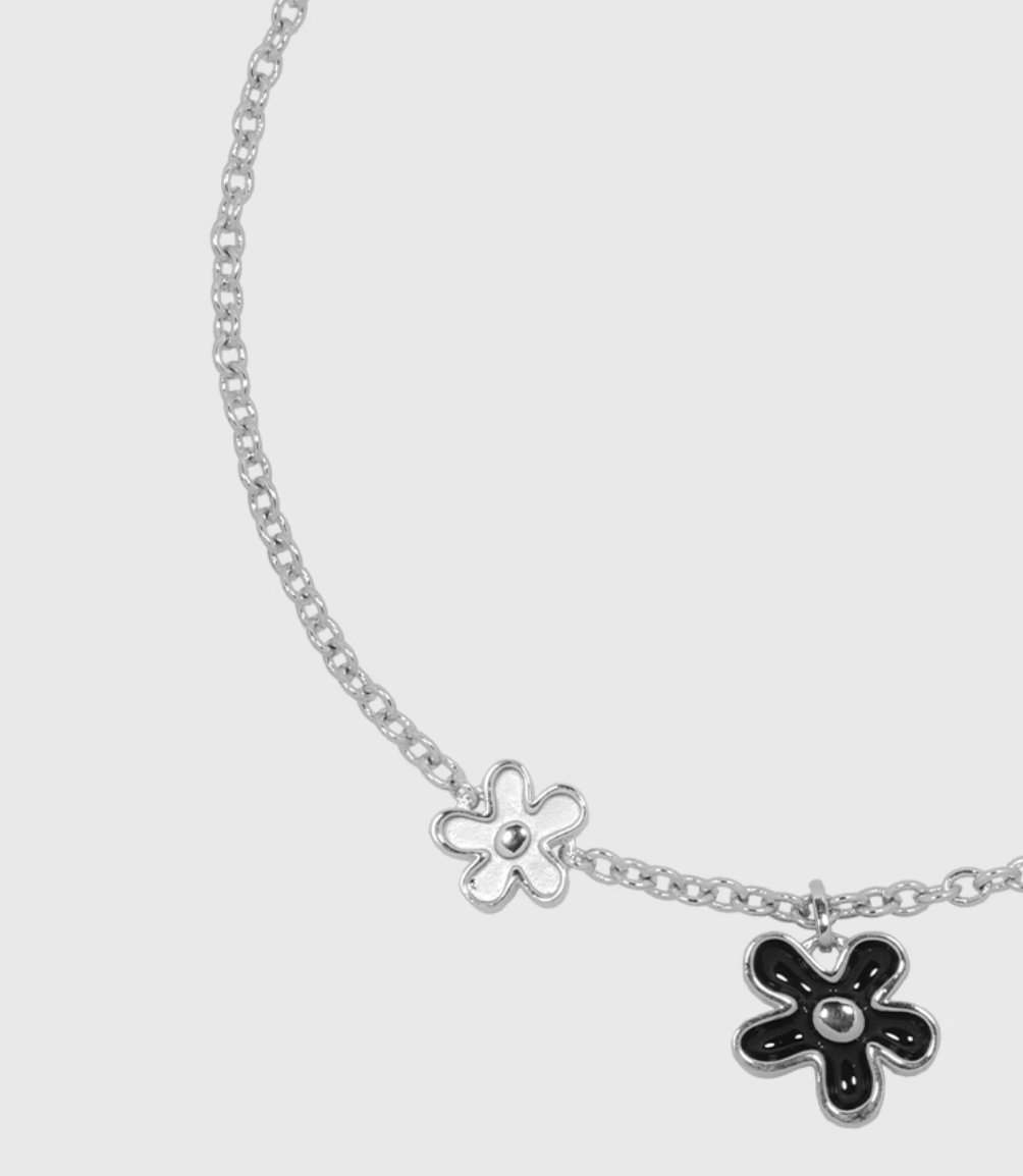 AWE The First Blooming Black Flowers Chain Necklace | Face 3 Face