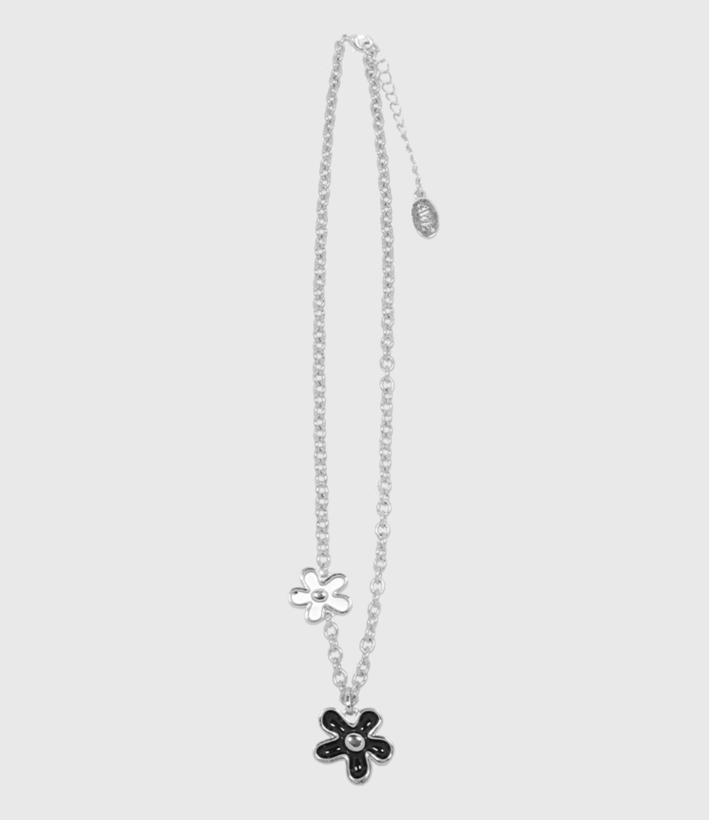 AWE The First Blooming Black Flowers Chain Necklace | Face 3 Face