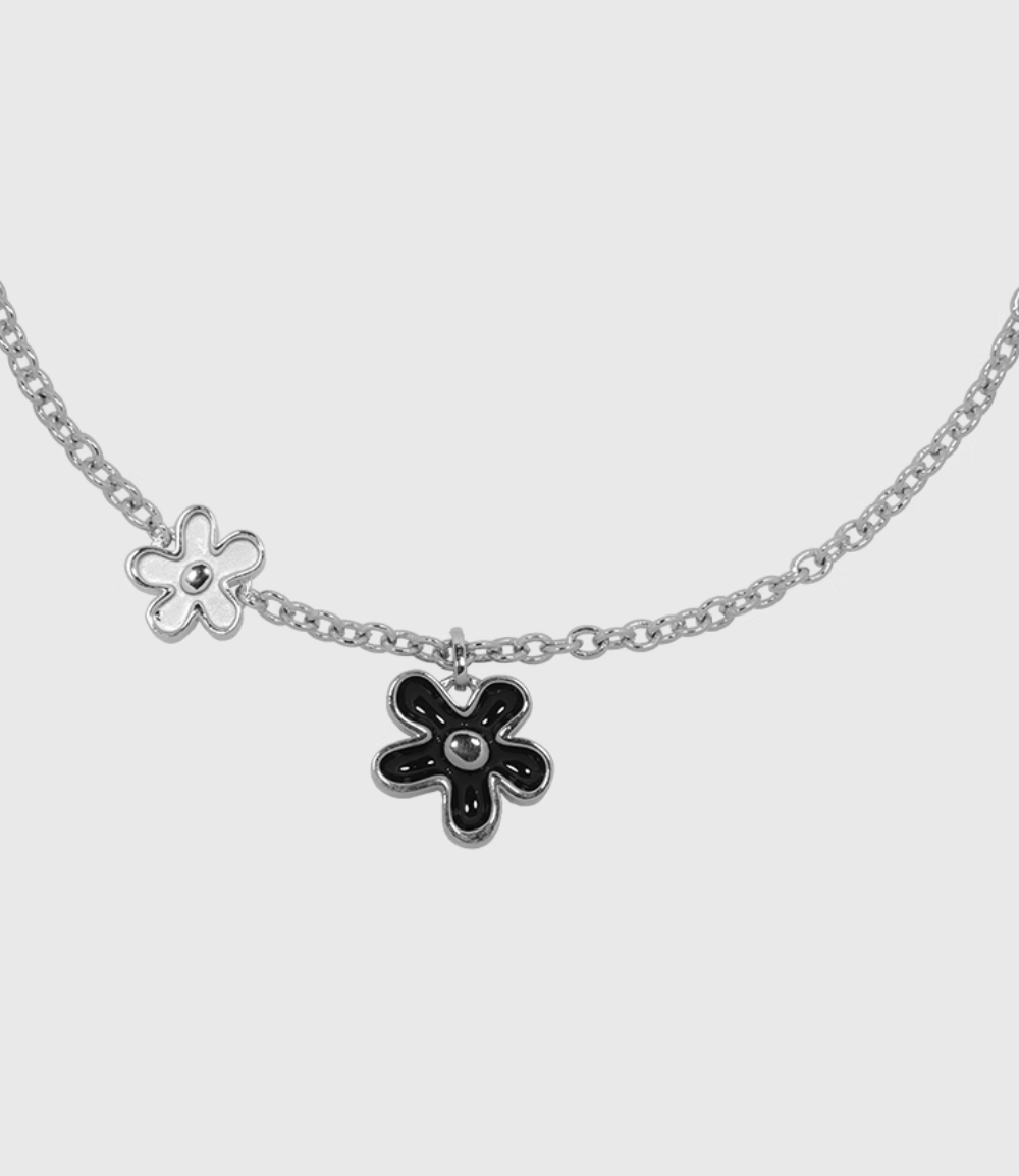 AWE The First Blooming Black Flowers Chain Necklace | Face 3 Face