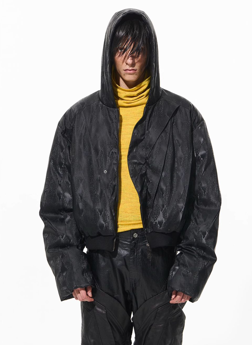 BLIND NO PLAN Snake-Texture Pleated Short Hooded Jacket | Face 3 Face