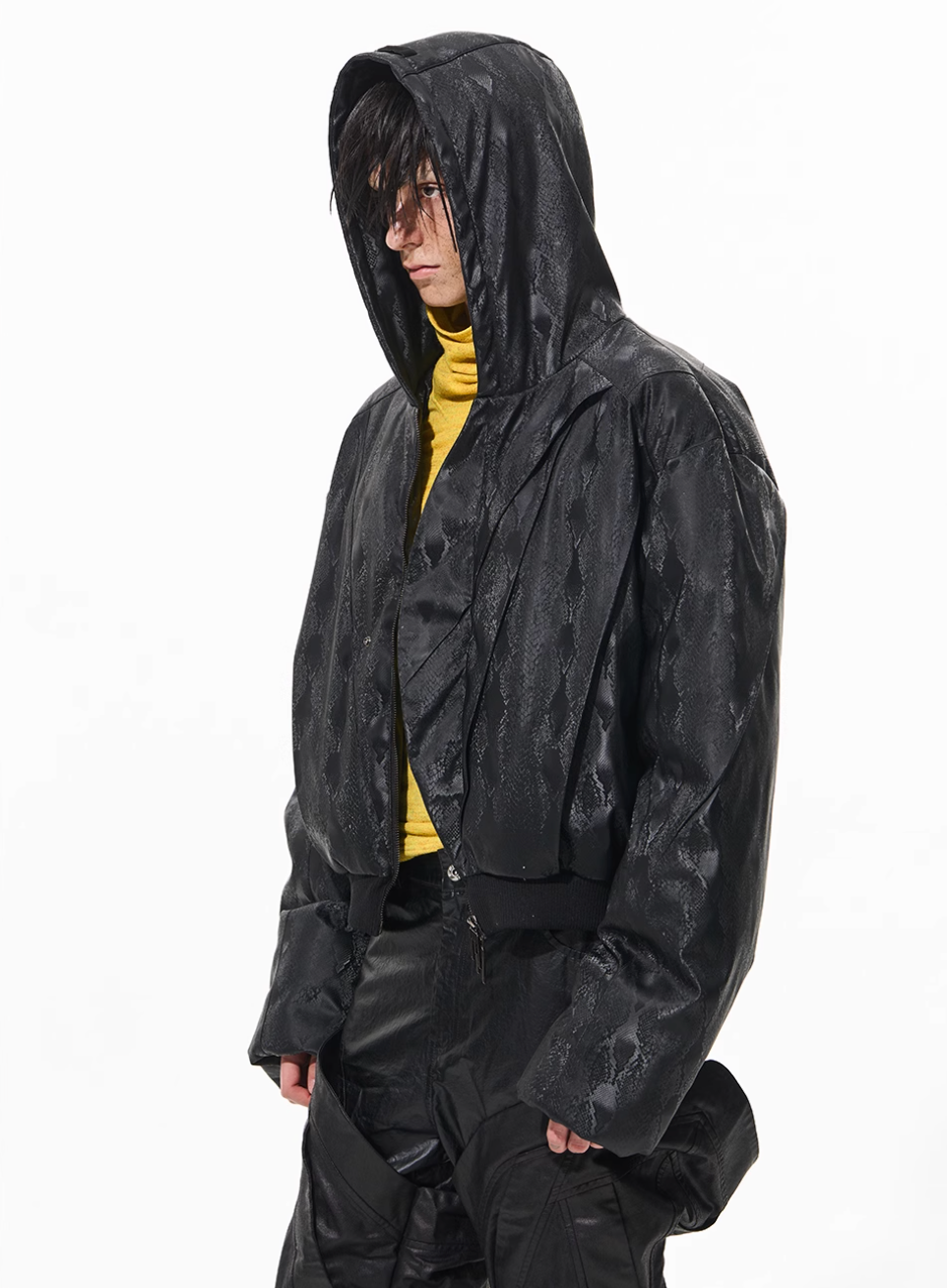 BLIND NO PLAN Snake-Texture Pleated Short Hooded Jacket | Face 3 Face
