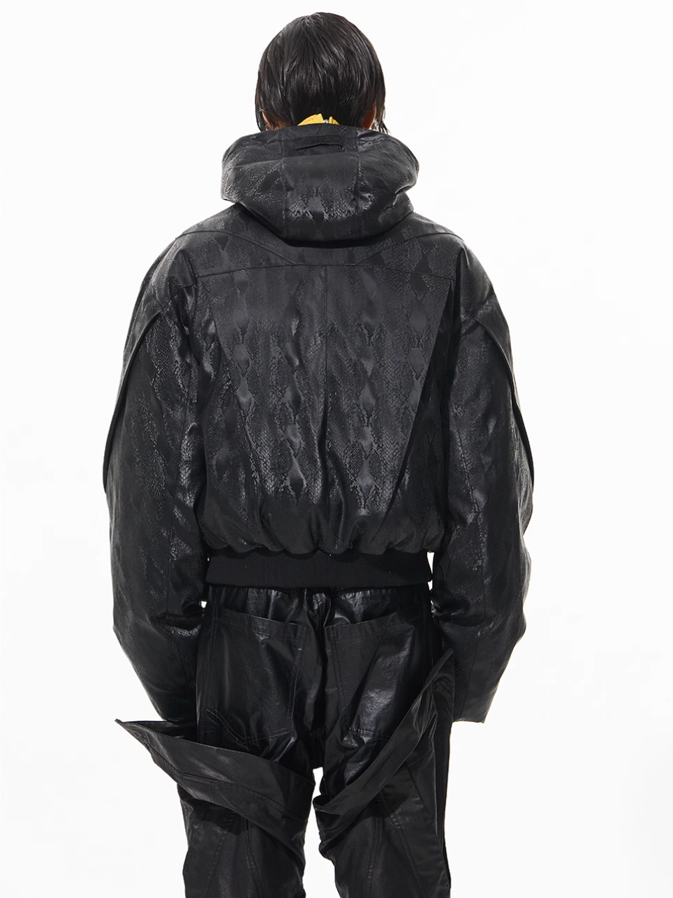 BLIND NO PLAN Snake-Texture Pleated Short Hooded Jacket | Face 3 Face