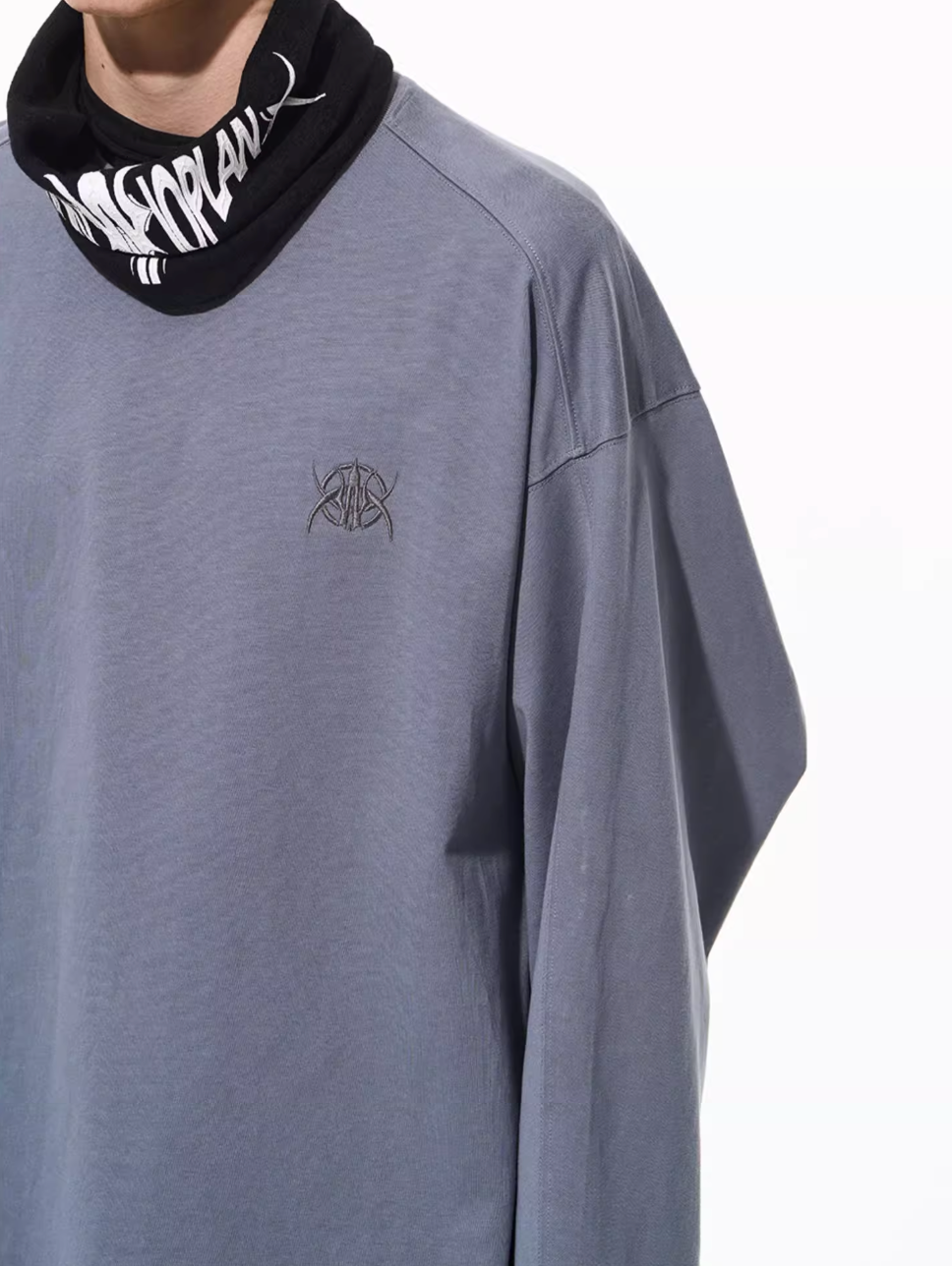 BLIND NO PLAN Logo Embroidered Inverted Sleeve Long Sleeve Tee | Face 3 Face