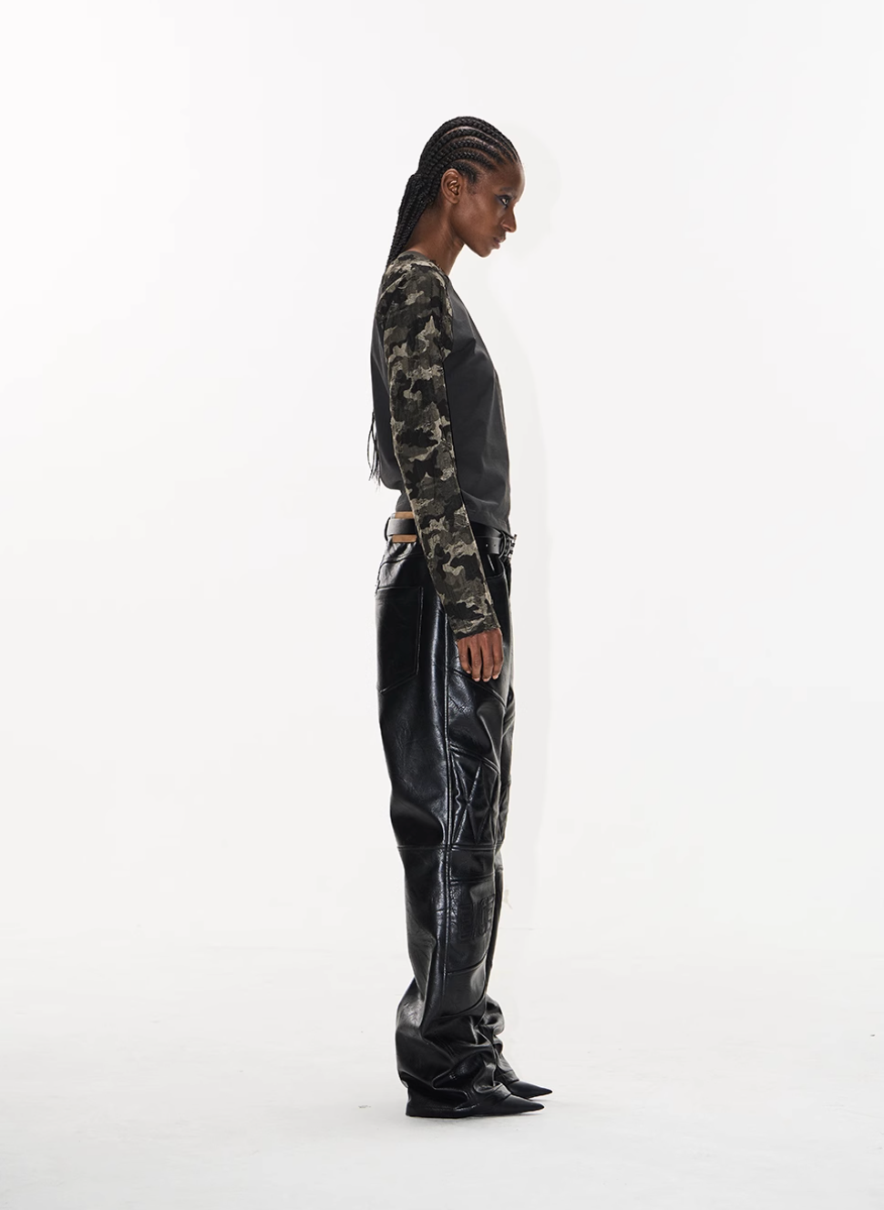 BLIND NO PLAN Camouflage Contrast Embroidered Raglan Long Sleeve Short Tee | Face 3 Face