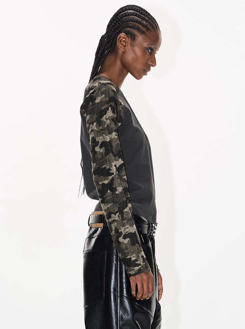 BLIND NO PLAN Camouflage Contrast Embroidered Raglan Long Sleeve Short Tee | Face 3 Face