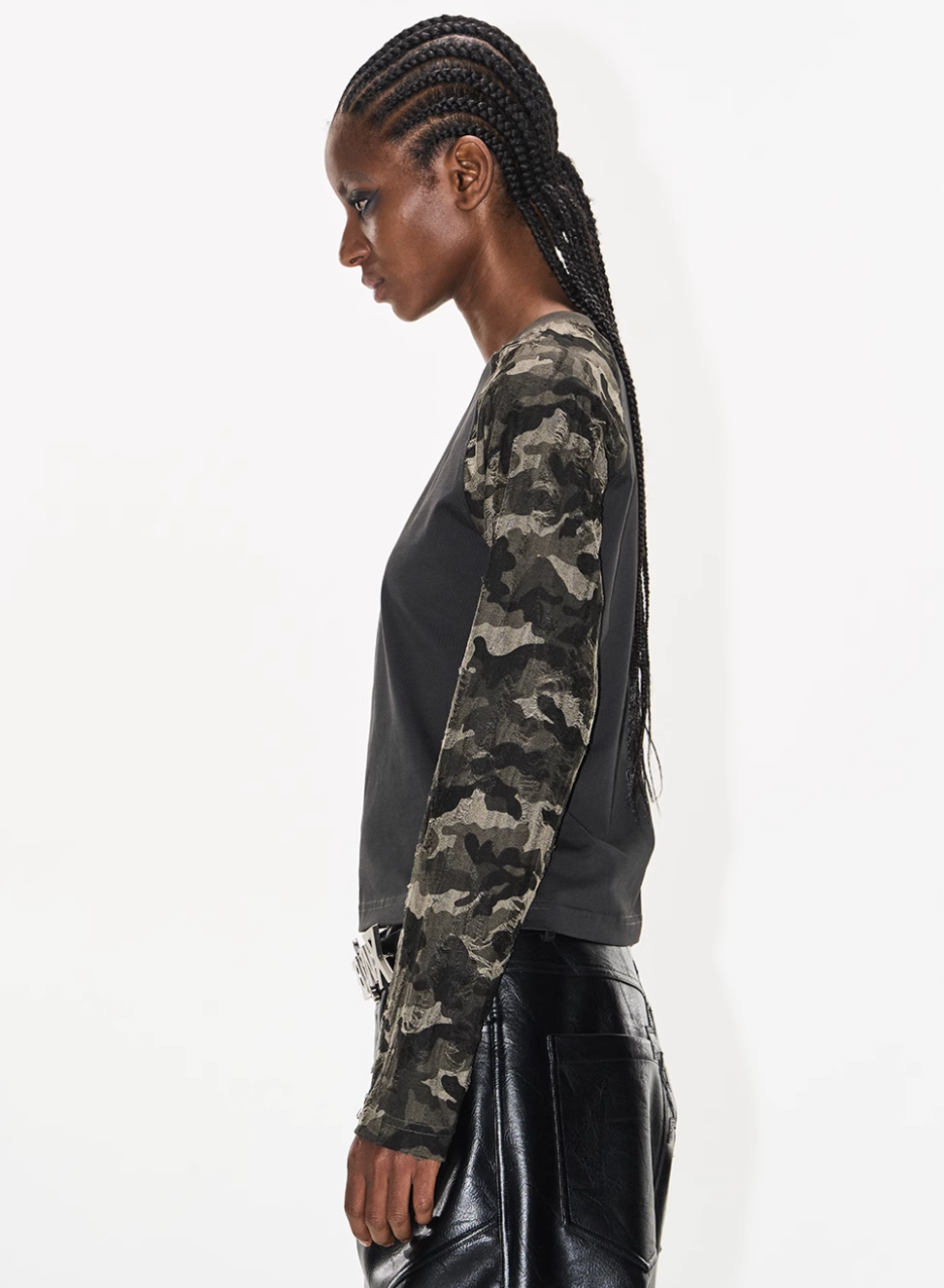 BLIND NO PLAN Camouflage Contrast Embroidered Raglan Long Sleeve Short Tee | Face 3 Face