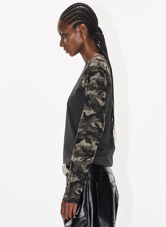 BLIND NO PLAN Camouflage Contrast Embroidered Raglan Long Sleeve Short Tee | Face 3 Face