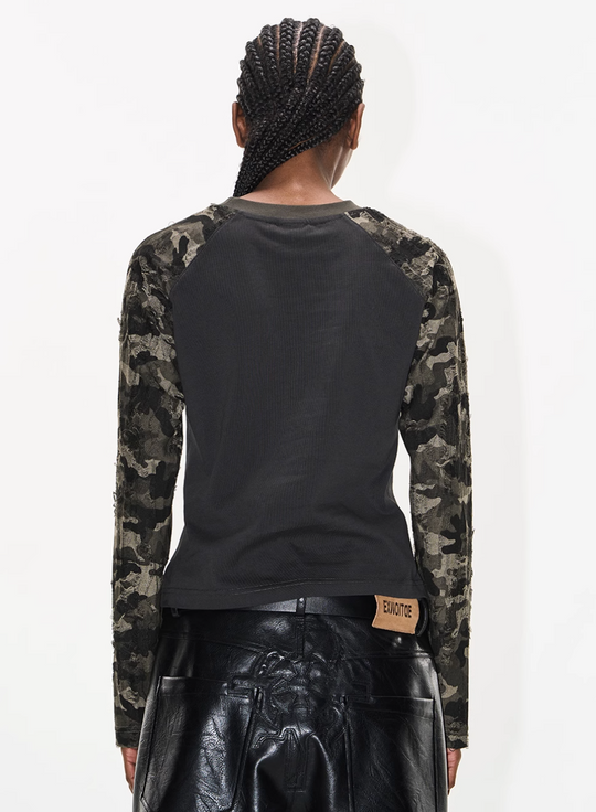 BLIND NO PLAN Camouflage Contrast Embroidered Raglan Long Sleeve Short Tee | Face 3 Face