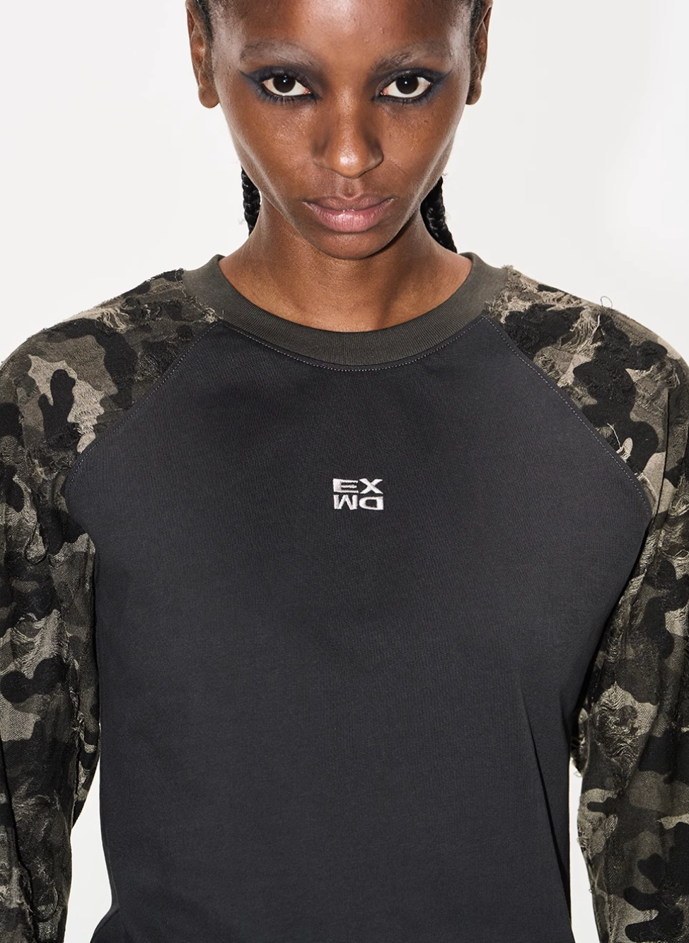 BLIND NO PLAN Camouflage Contrast Embroidered Raglan Long Sleeve Short Tee | Face 3 Face