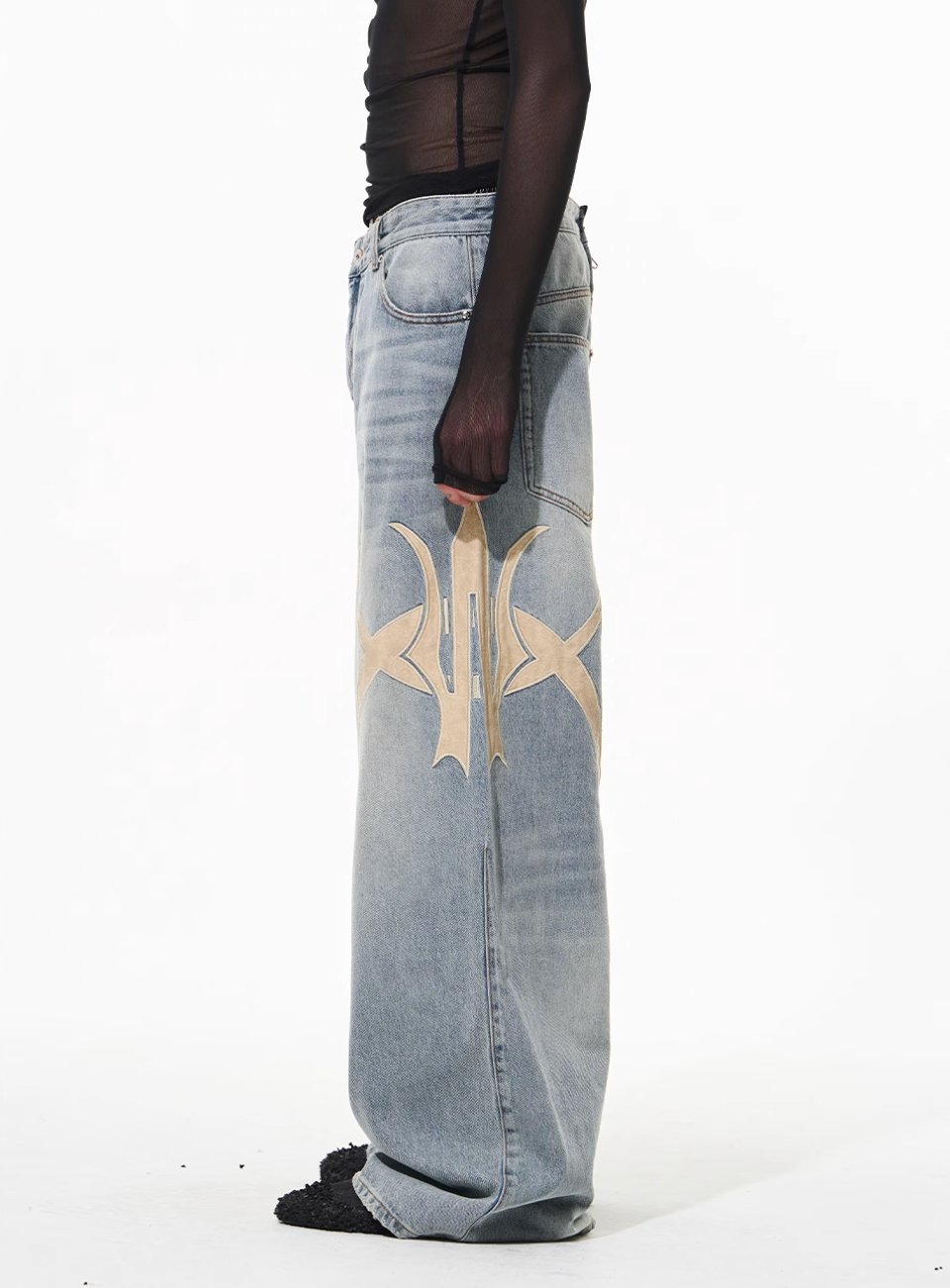 BLIND NO PLAN Graphic Logo Leather-Embroidered Washed Baggy Jeans | Face 3 Face