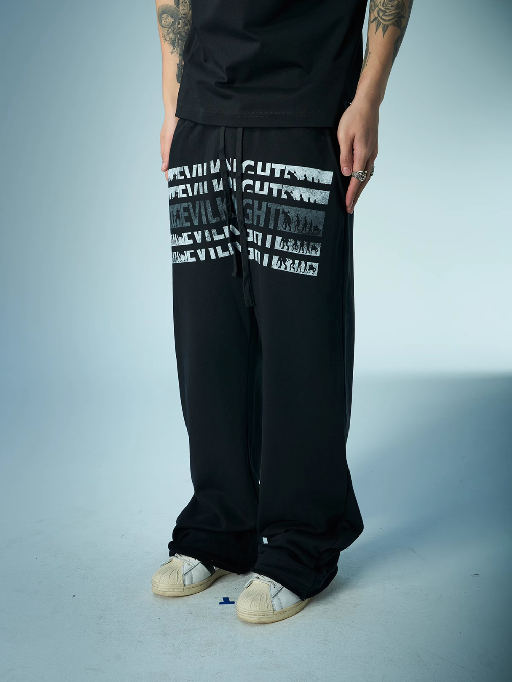 EVILKNIGHT(EK) Two-Tone Printed Baggy Sweatpants | Face 3 Face