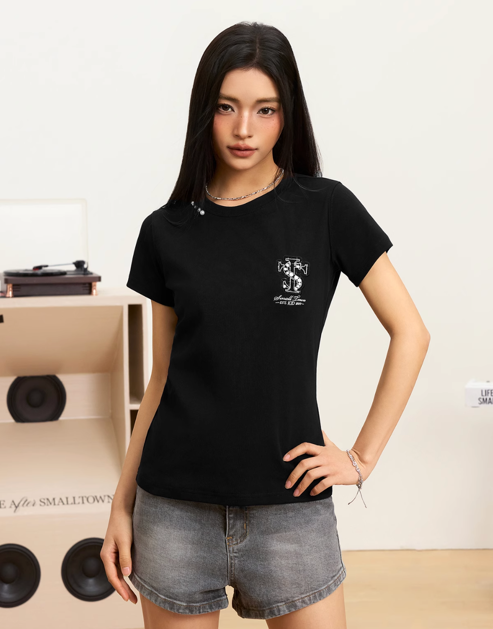 Small Town Kid Pearl Logo Patch Slim Fit Tee | Face 3 Face