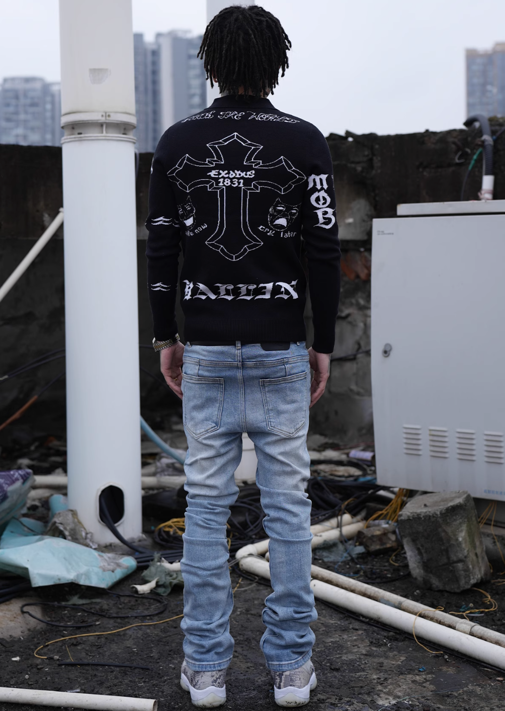 TGFCLUB Stud Beads Hole Washed Slim Fit Jeans | Face 3 Face