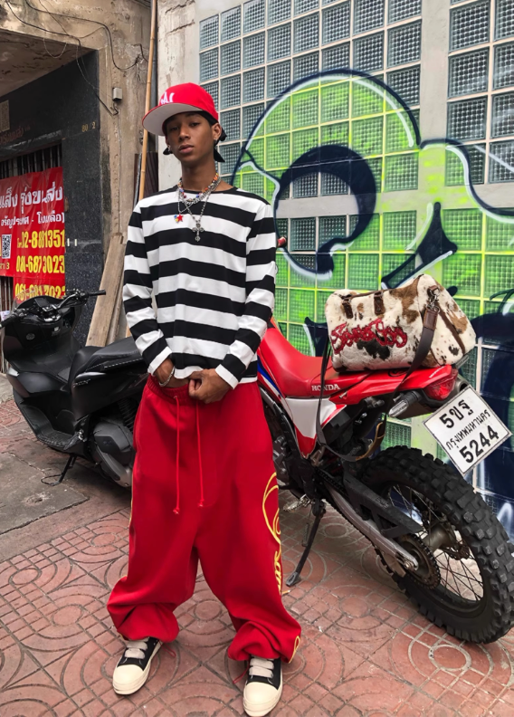 KARMANISTIC Original Embroidery Baggy Jogger Sweatpants | Face 3 Face