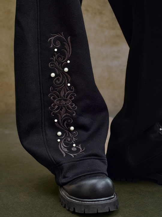 YADcrew Pearl Embroidered Baggy Sweatpants | Face 3 Face