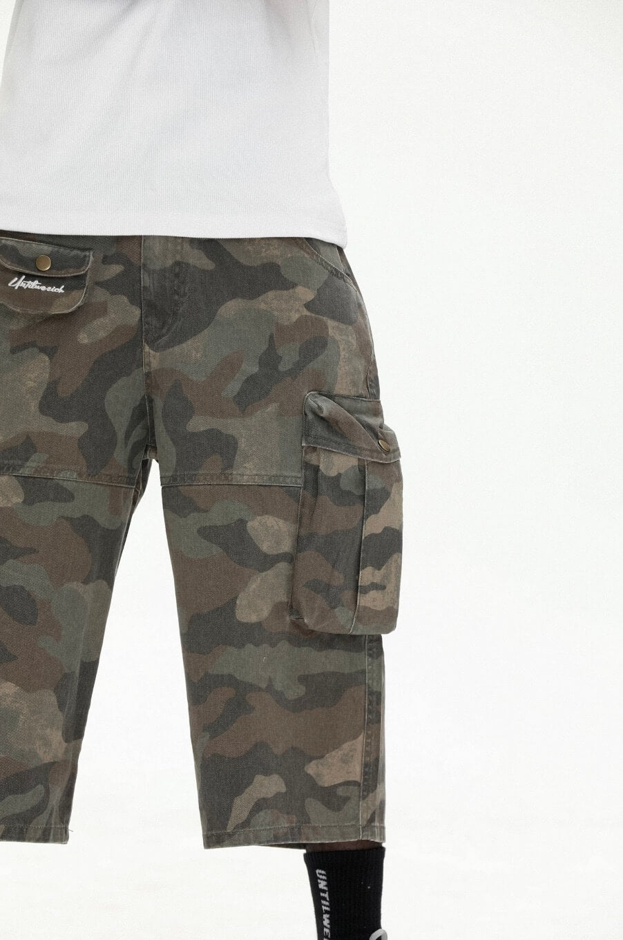 UNTILWERICH Washed Camo Multi Pocket Wide Cargo Below Knee Shorts | Face 3 Face