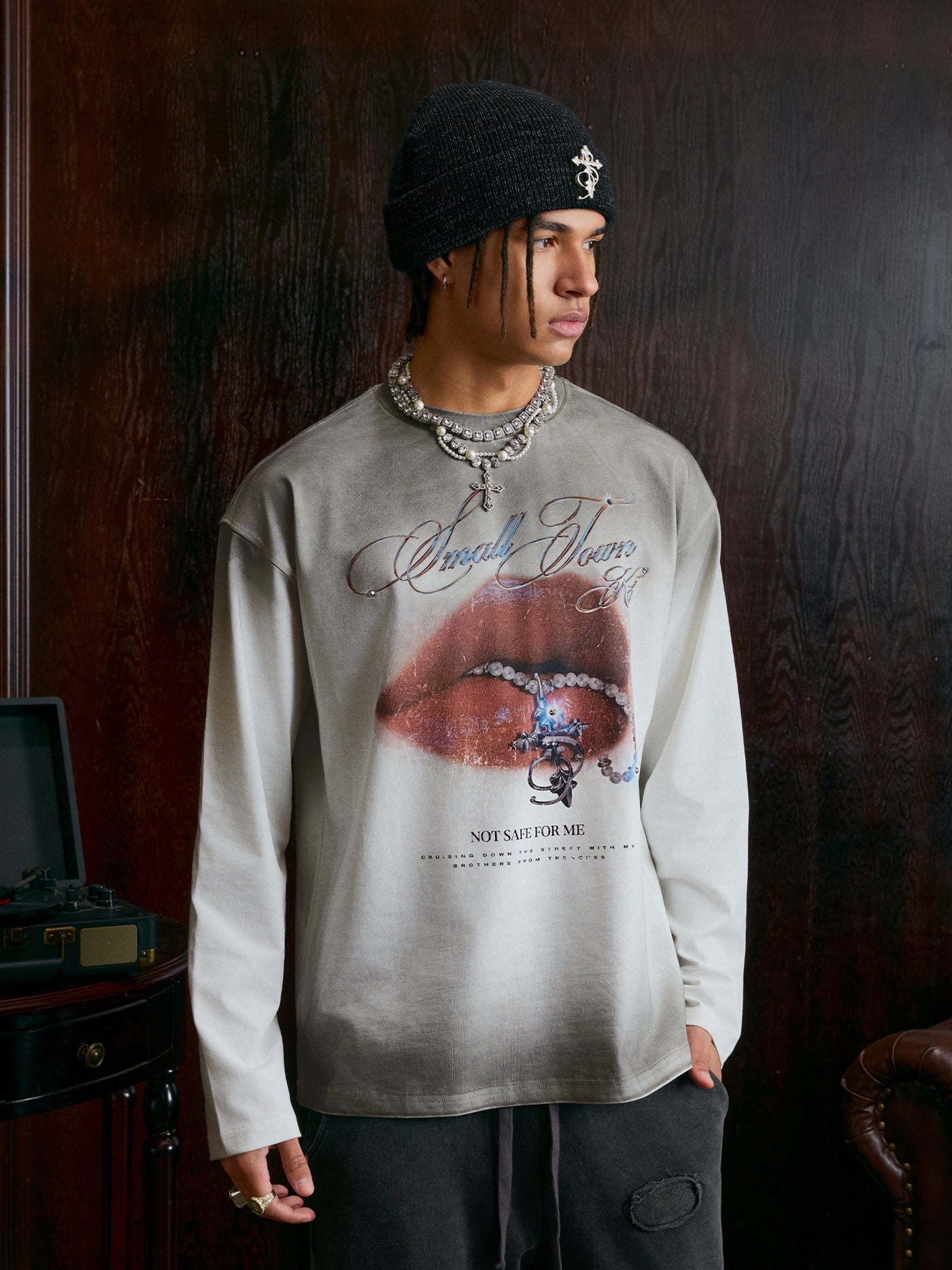 Small Town Kid Dirty Wash Flash Diamond Lips Long Sleeve Tee | Face 3 Face