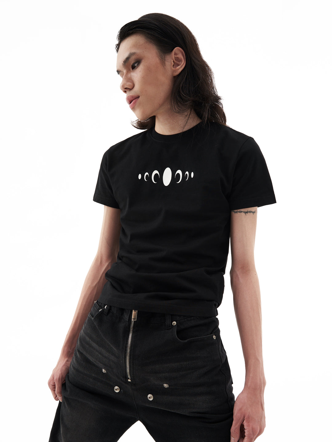 KARMANISTIC Standard Logo Slim Tee | Face 3 Face