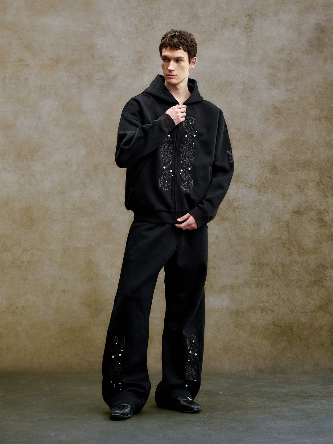 YADcrew Pearl Embroidered Baggy Sweatpants | Face 3 Face