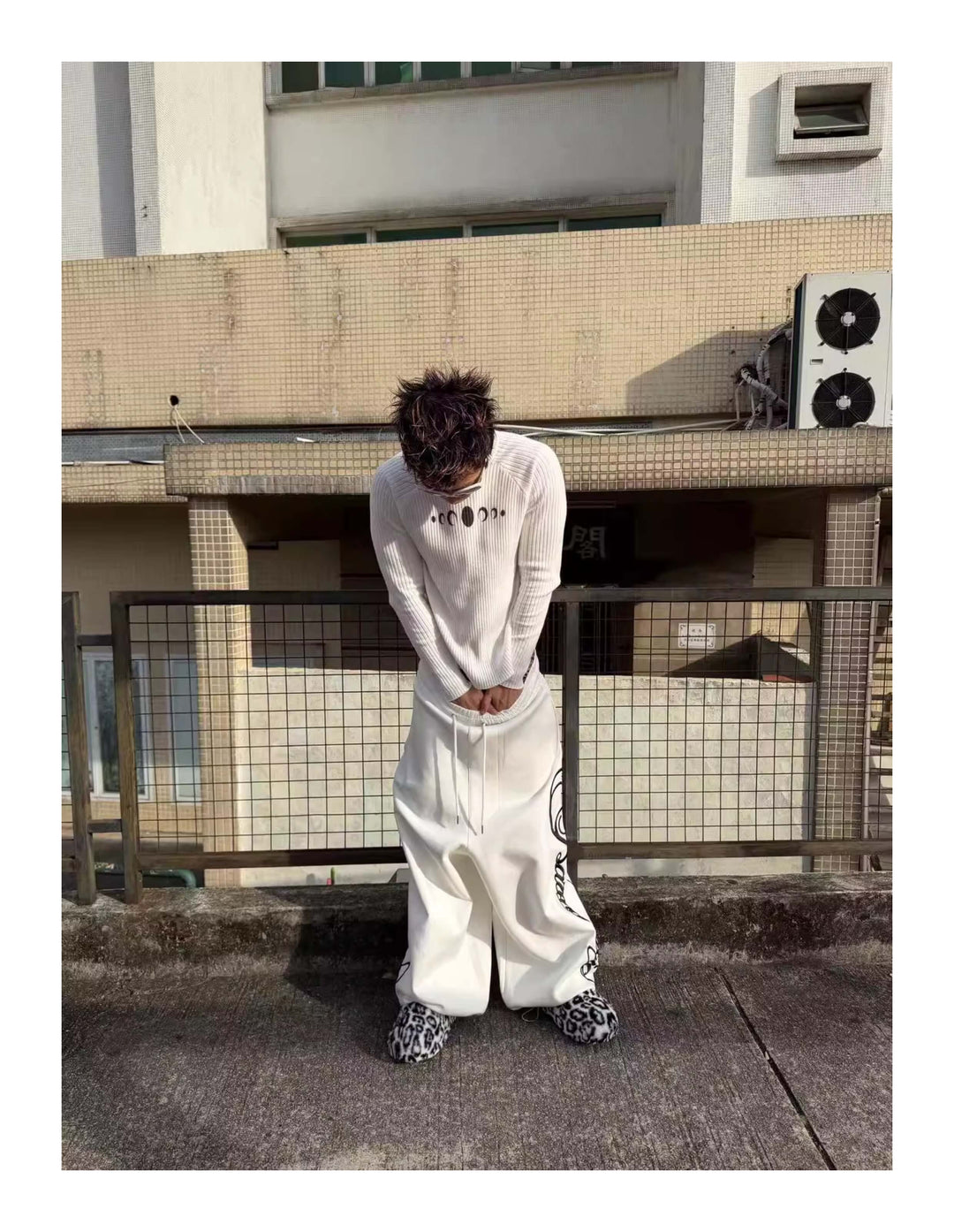 KARMANISTIC Slim Stretch Knit Sweater | Face 3 Face