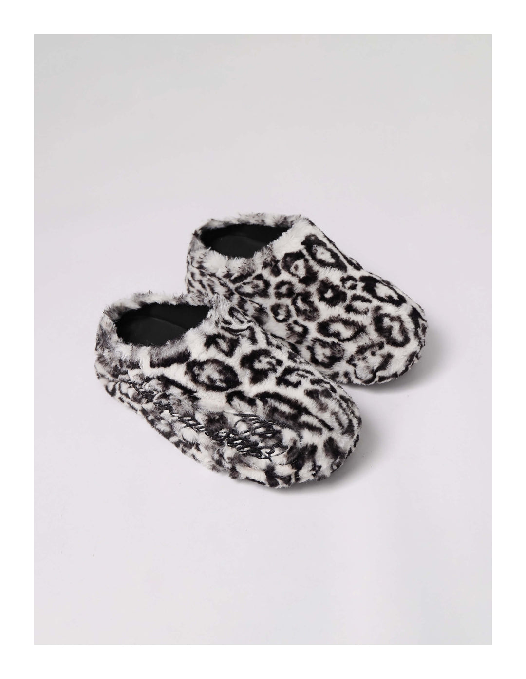 KARMANISTIC Rose White Leopard Fur Embroidered Slipper Clogs | Face 3 Face