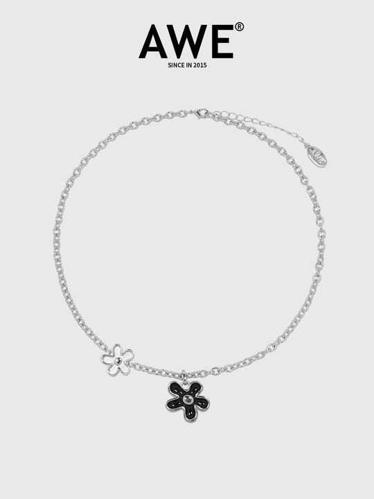 AWE The First Blooming Black Flowers Chain Necklace | Face 3 Face